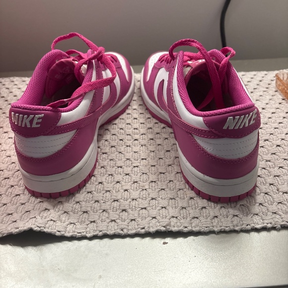 Women’s Nike dunk low next nature “hot fushsia” DD1873-110 - Picture 4 of 5